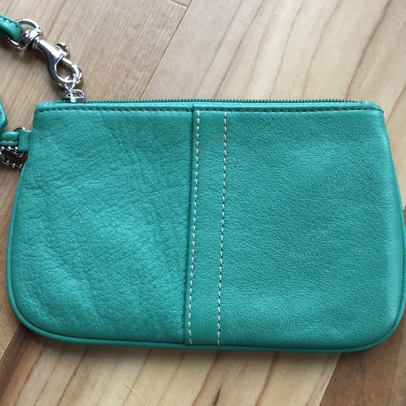 Spring green Coach wristlet - Picture 4 of 6